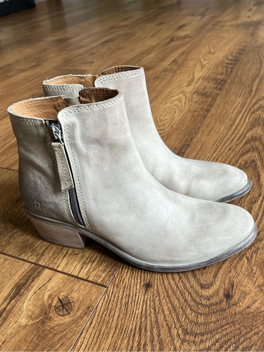 ROAN by Bed Stu Women's Leather Ankle Booties - white washed/taupe/grey - size 7
